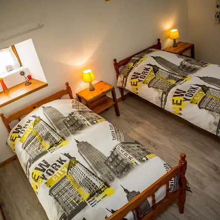 Gîte Nébouzat, 3 pièces, 4 personnes - FR-1-630-275 Hébergement de vacances