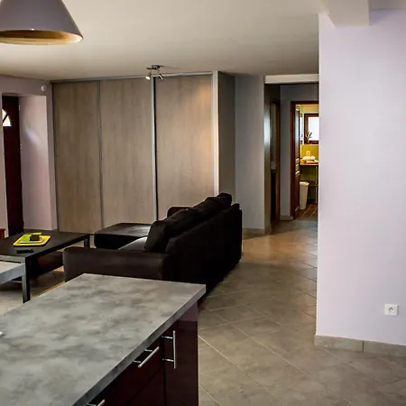 Hébergement de vacances Gîte Nébouzat, 3 pièces, 4 personnes - FR-1-630-275 *